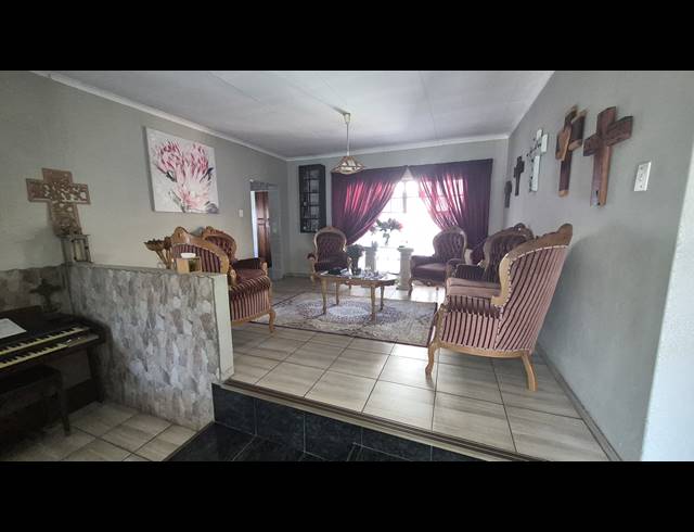 3 BEDROOM HOUSE FOR SALE IN HOEVELD PARK